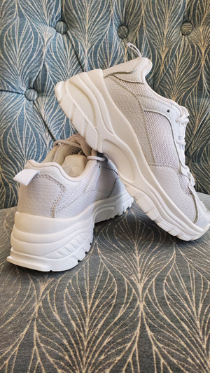 Julia Sneaker White